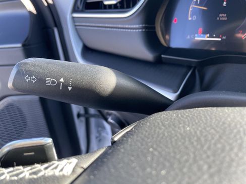 Used 2025 Jeep Grand Cherokee Altitude image 12