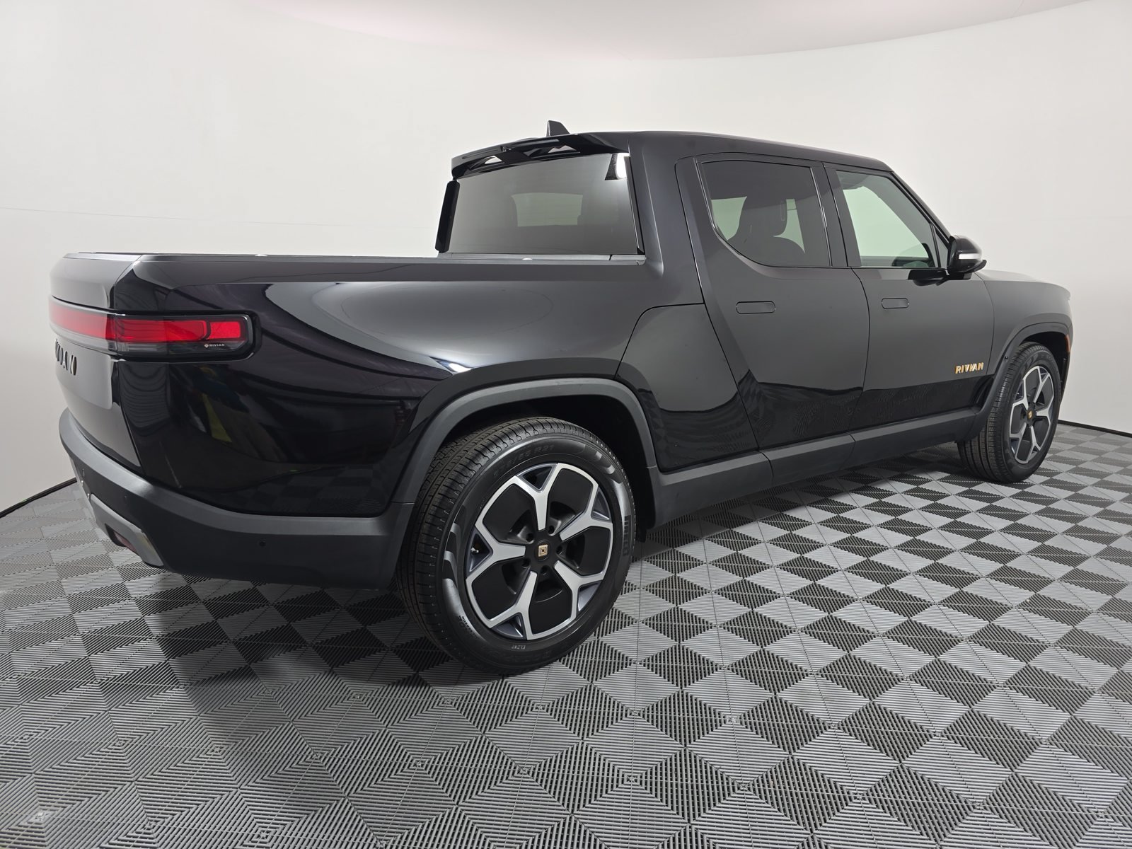 Used 2022 Rivian R1T Adventure AWD/4WD image 5