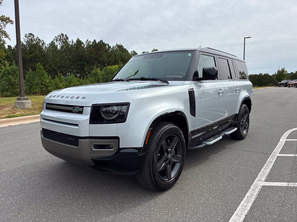 Used 2023 Land Rover Defender 130 X-Dynamic SE AWD/4WD image 3