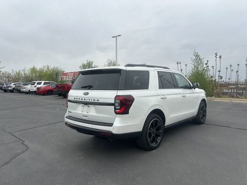 Used 2023 Ford Expedition Limited image 4