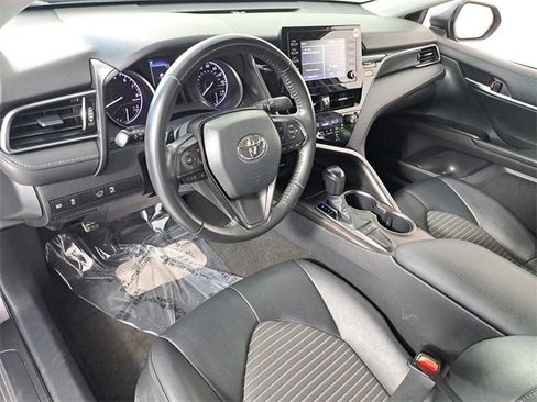 Used 2023 Toyota Camry SE image 18