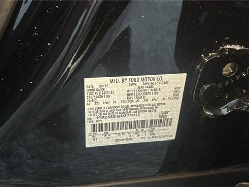 New 2025 Ford Explorer Active w/ Active Comfort Package image 32