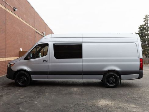 Used 2025 Mercedes-Benz Sprinter 2500 image 4