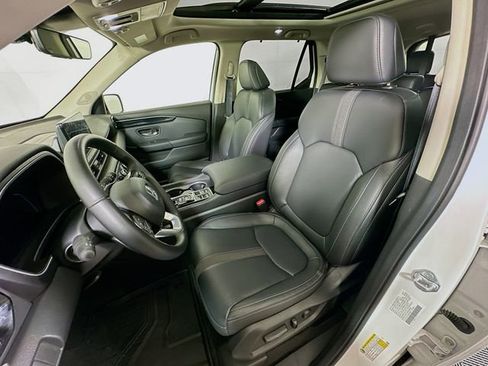 Used 2025 Honda Pilot Touring image 21