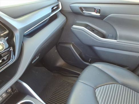 Used 2023 Toyota Highlander XSE AWD/4WD image 36