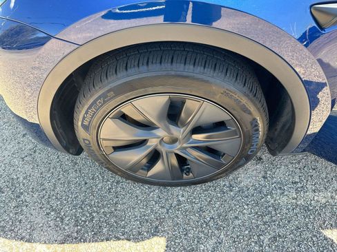 Used 2024 Tesla Model Y Long Range AWD/4WD image 26