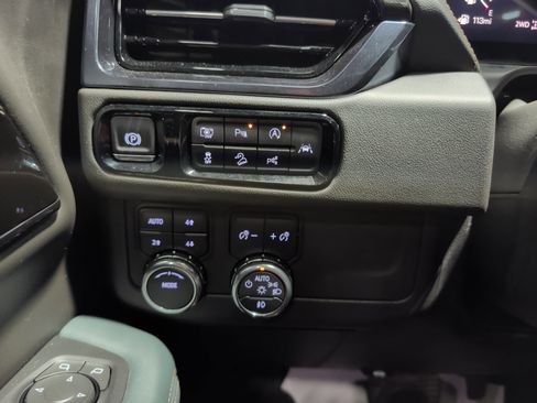 Used 2025 GMC Yukon AT4 w/ AT4 Premium Package AWD/4WD image 11