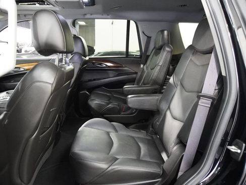 Used 2016 Cadillac Escalade Luxury AWD/4WD image 12
