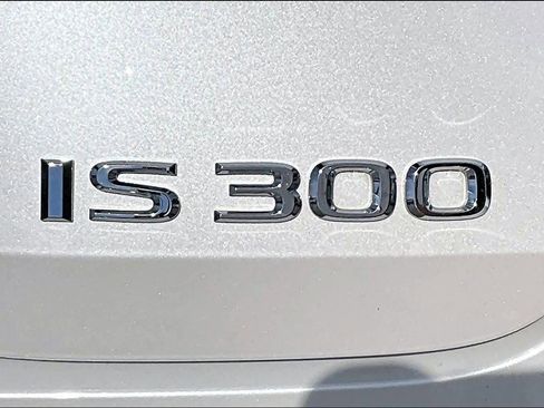 Used 2022 Lexus IS 300 image 32