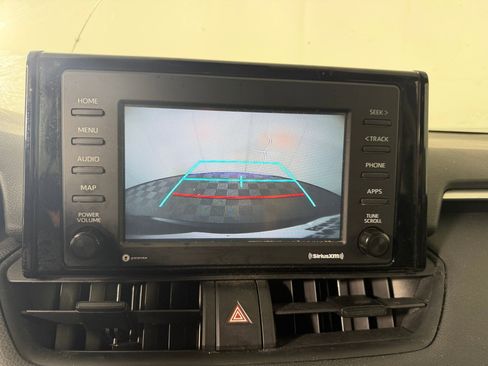 Used 2021 Toyota RAV4 LE FWD image 27