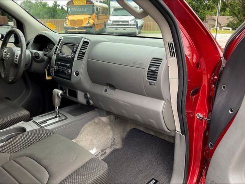 Used 2018 Nissan Frontier Desert Runner RWD image 15