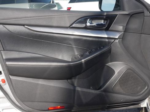 Used 2021 Nissan Maxima 3.5 SV w/ Floor Mat Group FWD image 30
