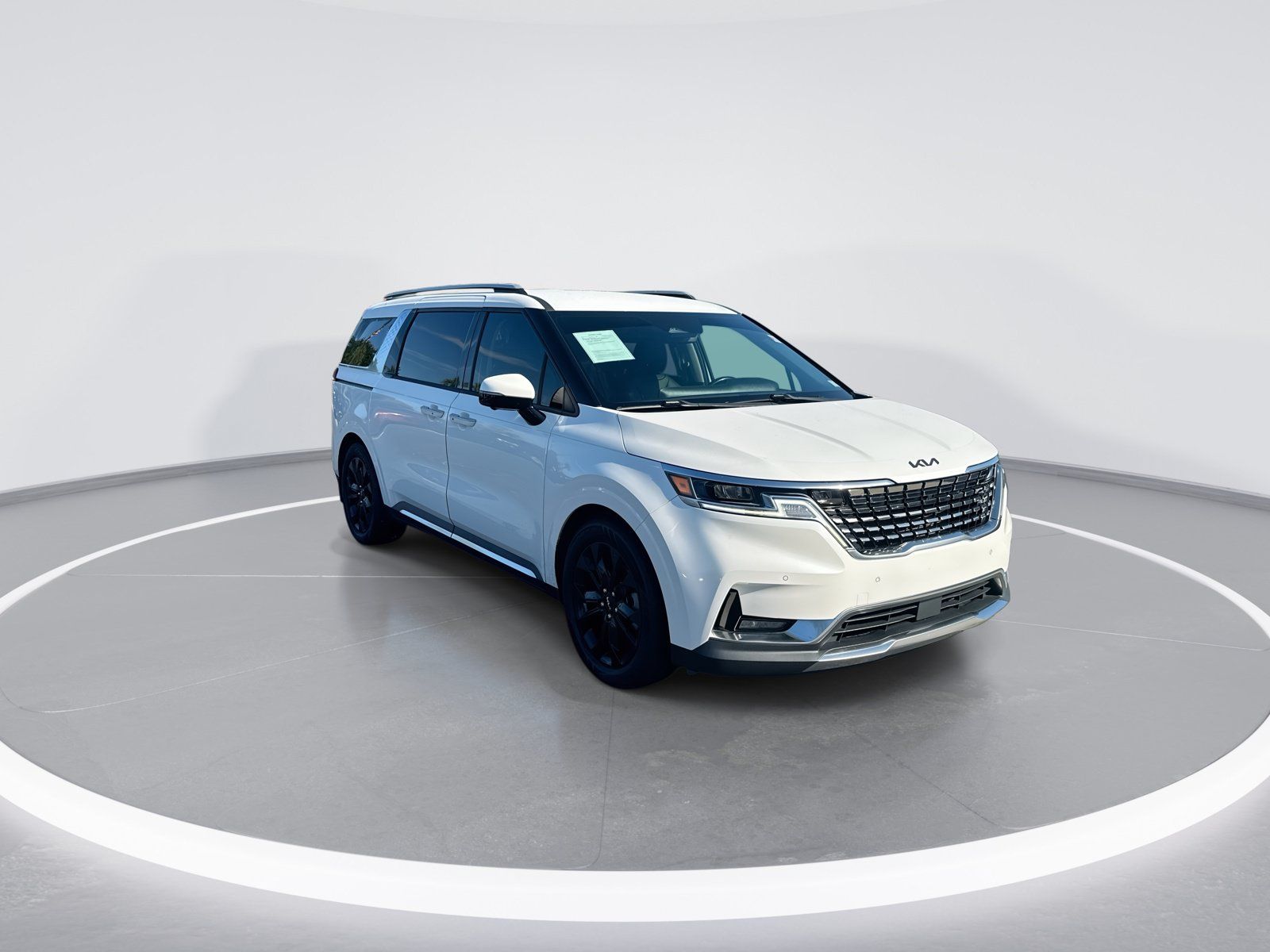 Used 2022 Kia Carnival SX w/ Paint Protection Package FWD image 2