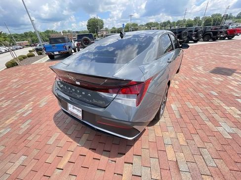 Used 2025 Hyundai Elantra Sport FWD image 30