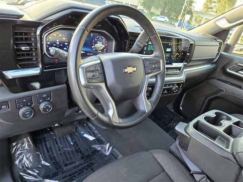 Used 2024 Chevrolet Silverado 2500 LT image 10