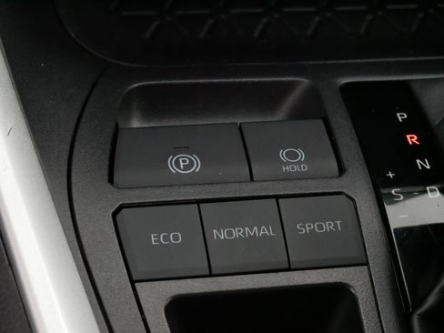 Certified 2025 Toyota RAV4 XLE image 28