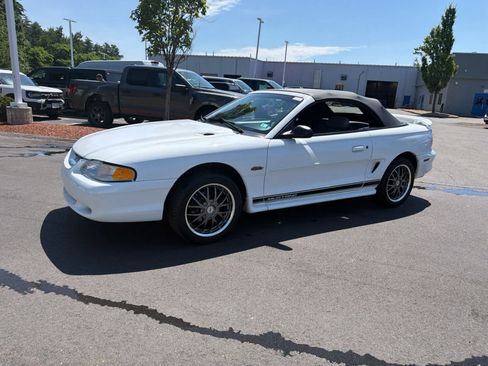 Used 1996 Ford Mustang GT RWD image 2