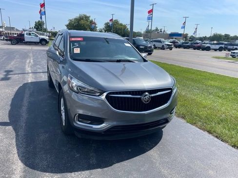 Used 2018 Buick Enclave Essence AWD/4WD image 3