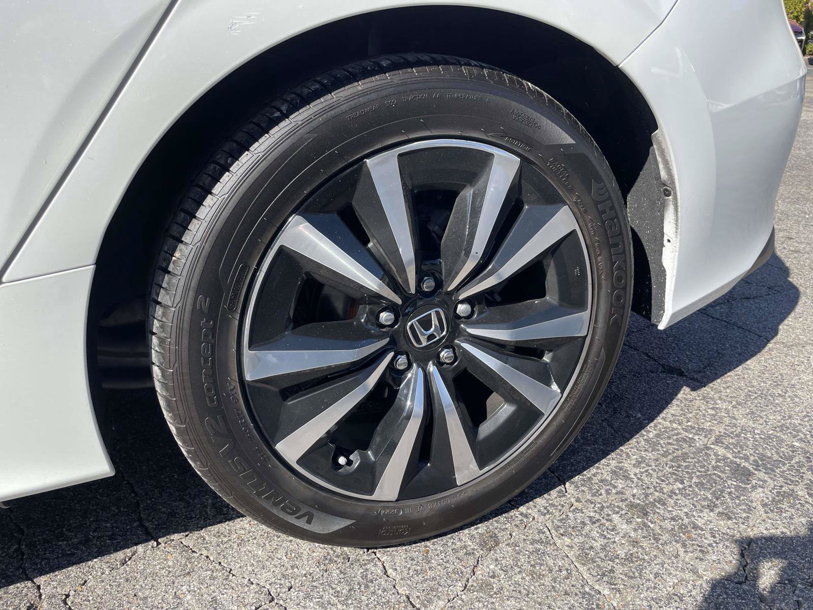 Used 2024 Honda Civic EX-L image 27