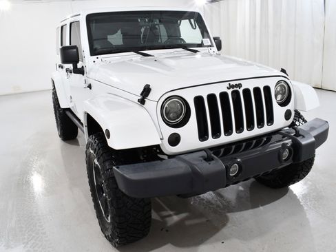 Used 2014 Jeep Wrangler Unlimited Sahara image 4