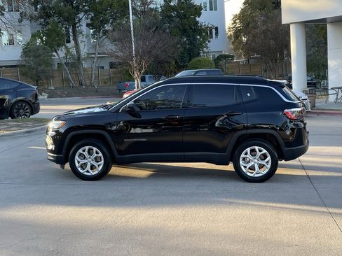 Used 2024 Jeep Compass Latitude image 3