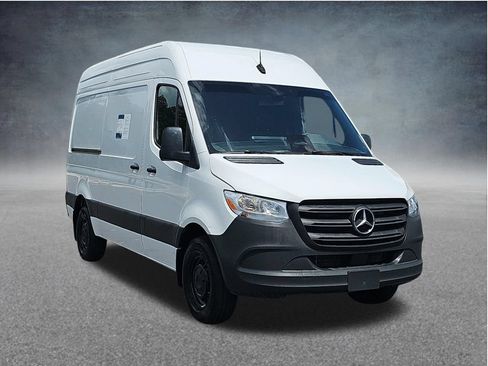 Used 2025 Mercedes-Benz Sprinter 2500 image 2