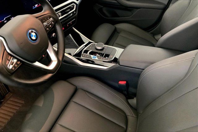 Used 2023 BMW i4 eDrive40 w/ Premium Package RWD image 8