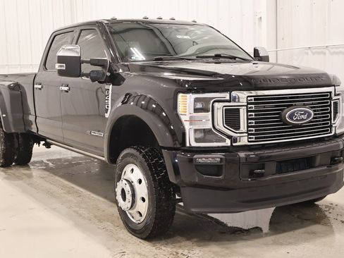 Certified 2022 Ford F450 Platinum w/ FX4 Off-Road Package image 4