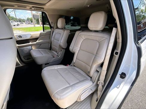 Used 2021 Lincoln Navigator Reserve w/ Luxury Package AWD/4WD image 18
