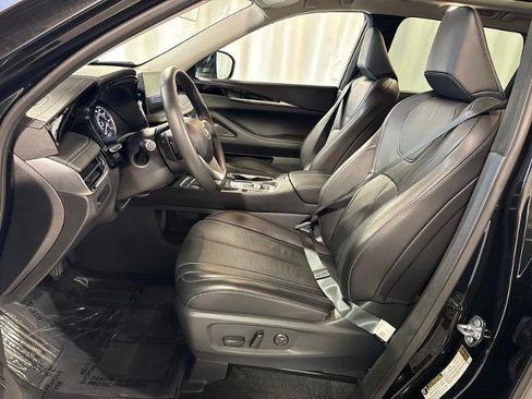 Certified 2025 INFINITI QX60 Pure image 3