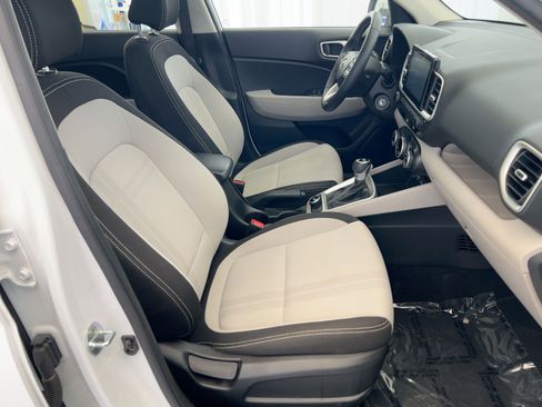 Used 2022 Hyundai Venue SEL image 29