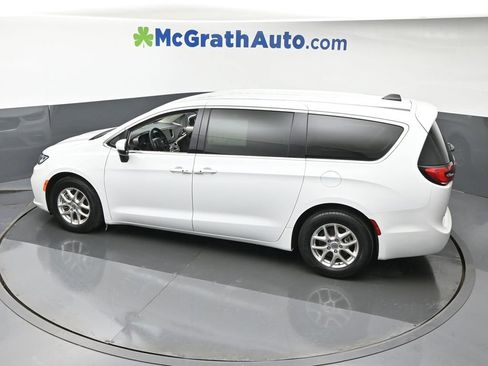 Used 2023 Chrysler Pacifica Touring-L FWD image 27