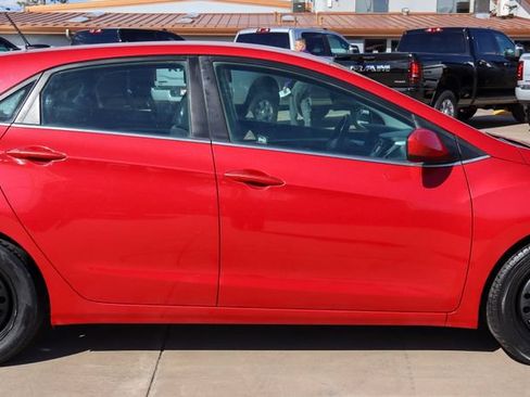 Used 2016 Hyundai Elantra GT FWD image 2
