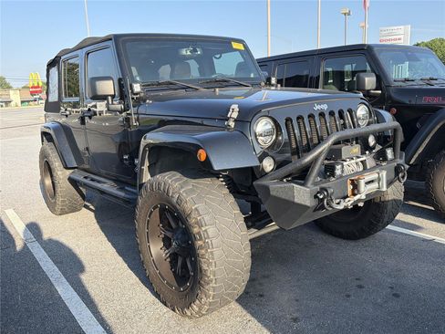 Used 2014 Jeep Wrangler Unlimited Sahara w/ Max Tow Package AWD/4WD image 3
