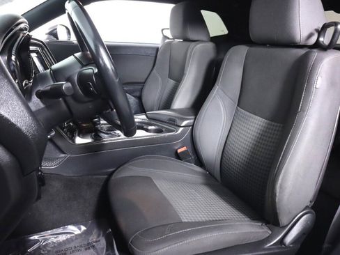 Used 2016 Dodge Challenger SXT image 23