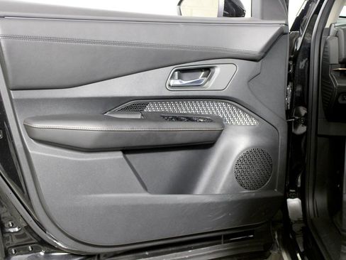 Used 2024 Nissan Ariya FWD image 26