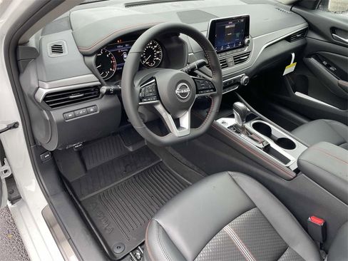 New 2025 Nissan Altima 2.5 SR image 13