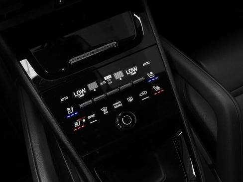 Certified 2024 Porsche Cayenne Coupe AWD/4WD image 33