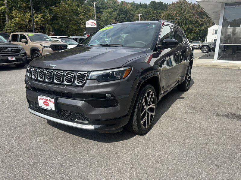 Used 2024 Jeep Compass Limited w/ Elite Group AWD/4WD image 4