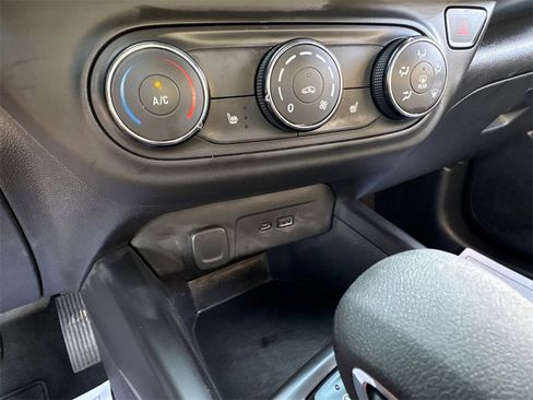 Used 2024 Chevrolet Trax RS w/ Driver Confidence Package image 23