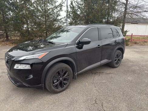 Used 2023 Nissan Rogue SV w/ SV Premium B Package image 2
