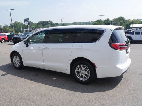 New 2026 Chrysler Pacifica Select FWD image 10