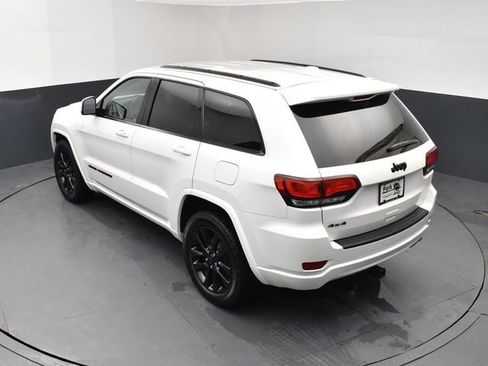 Used 2019 Jeep Grand Cherokee Altitude image 16