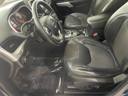 Used 2018 Jeep Cherokee Latitude Plus image 17