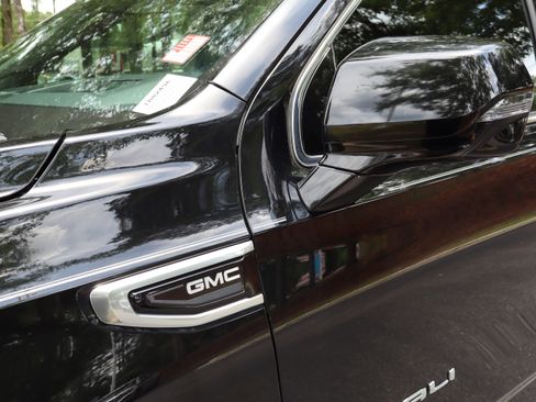 Used 2022 GMC Yukon Denali AWD/4WD image 16