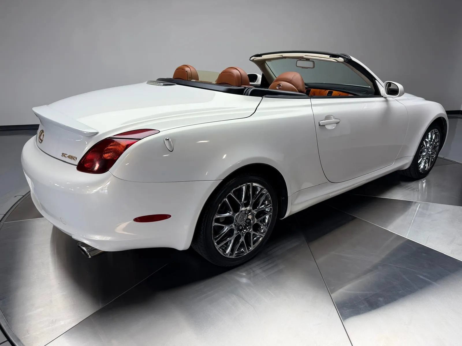 Used 2003 Lexus SC 430 Convertible RWD image 2
