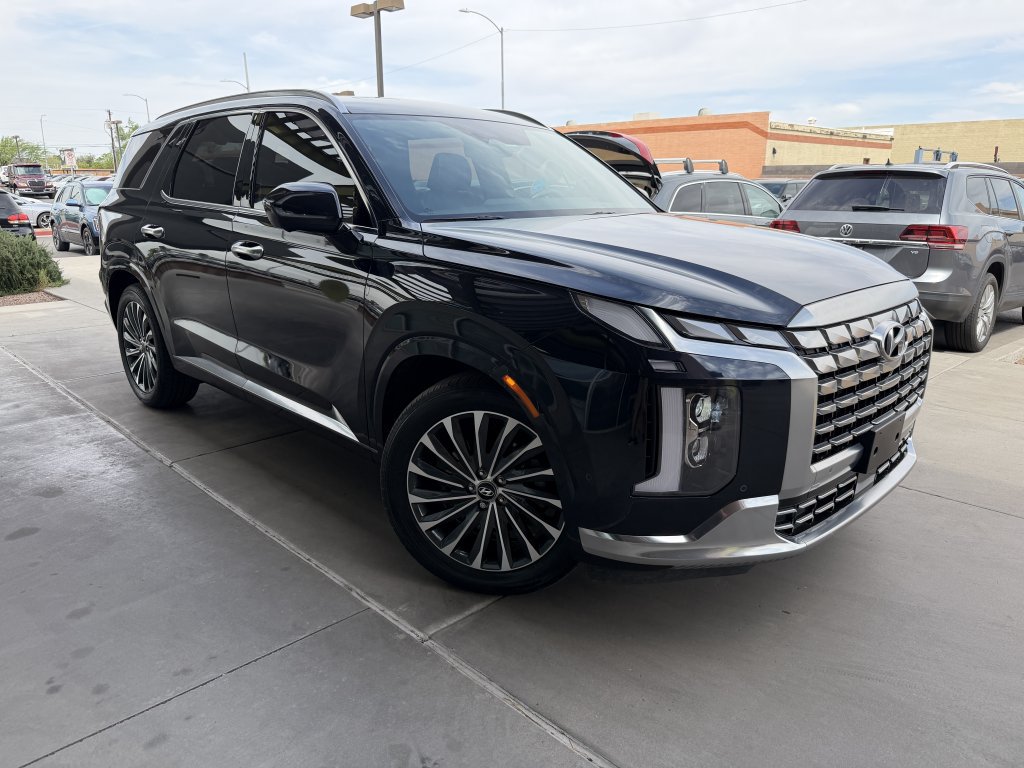 Used 2023 Hyundai Palisade Calligraphy w/ Cargo Package FWD image 6