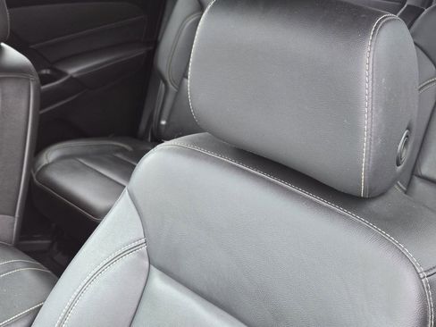 Used 2023 Chevrolet Traverse LT w/ Rear Camera Mirror Package image 16