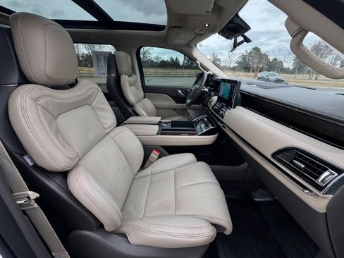 Used 2024 Lincoln Navigator L Reserve image 19