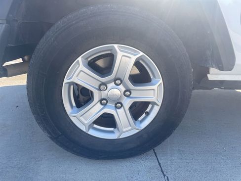 Used 2019 Jeep Wrangler Sport AWD/4WD image 7